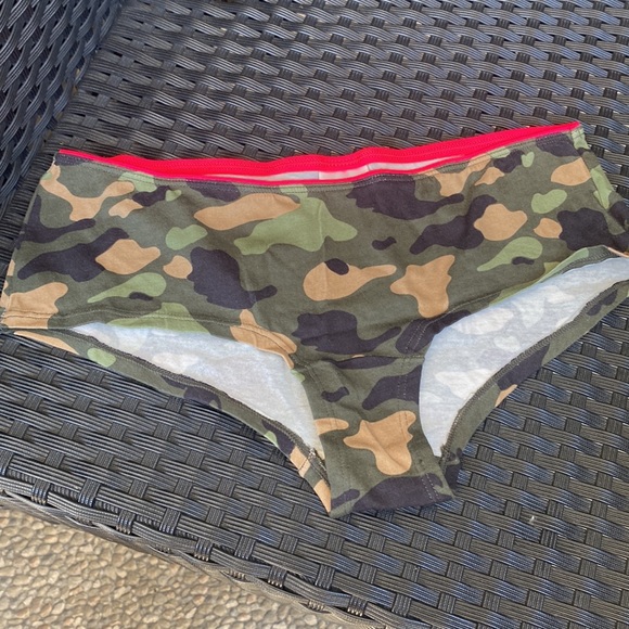 3 pairs brand new panties. Black lace and camo print size medium - Picture 4 of 4